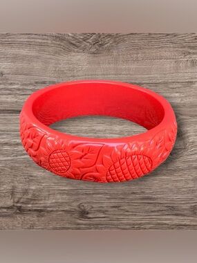 Vintage Coral color Carved Molded Floral Sunflowers motif Bangle Bracelet.